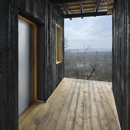 Veritas Beyond Glamping Prázdninový dům Hostka (Usti nad Labem)