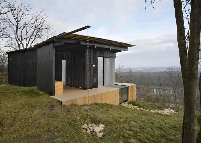 別荘 Veritas Beyond Glamping Hošťka